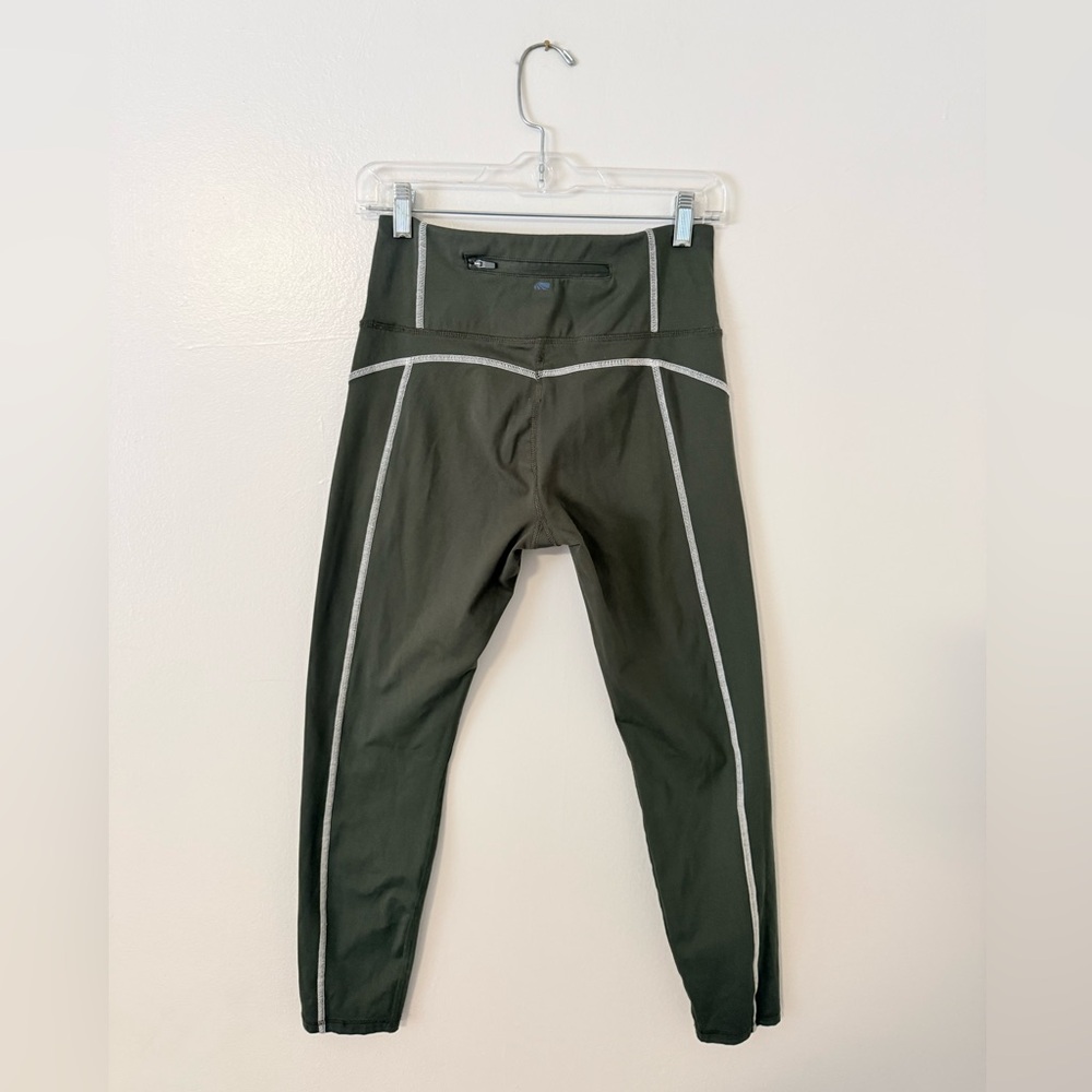 CYCLE HOUSE Womens Medium Olive Green Leggings 7/8 length Zip Pocket - Picture 7 of 11